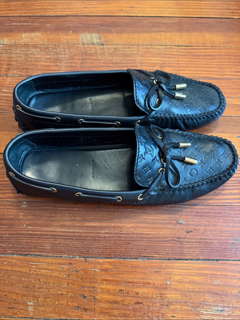 Authentic Louis Vuitton Gloria Embossed Leather Women’s Driving Loafers SZ10